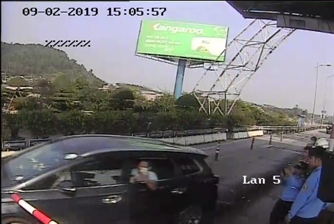 Khởi tố vụ án tài xế tông cọc tiêu trạm BOT