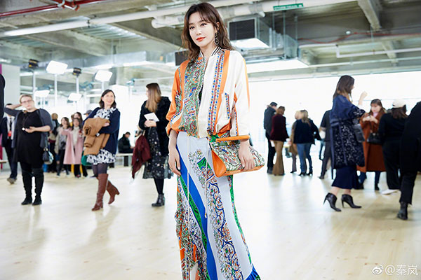 Nhan sắc và thần thái đỉnh cao của U40 Tần Lam: Diện nguyên cây đồ như người mẫu mà không hề kém cạnh