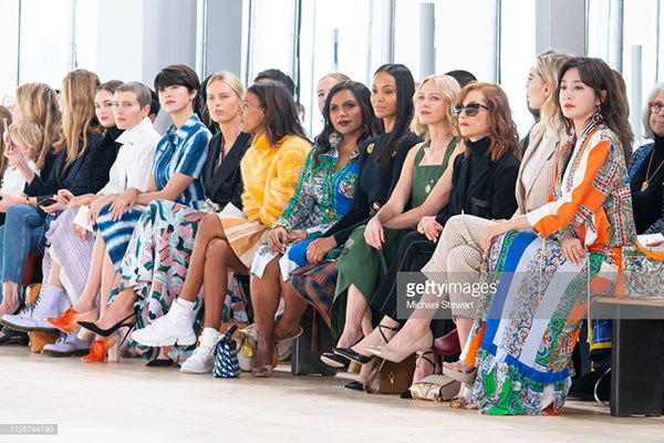 Nhan sắc và thần thái đỉnh cao của U40 Tần Lam: Diện nguyên cây đồ như người mẫu mà không hề kém cạnh