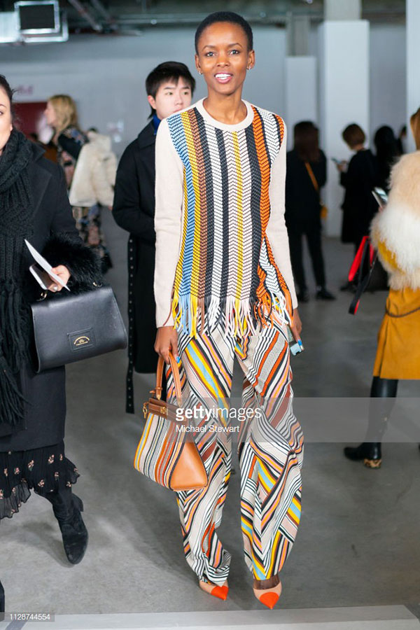 Nhan sắc và thần thái đỉnh cao của U40 Tần Lam: Diện nguyên cây đồ như người mẫu mà không hề kém cạnh