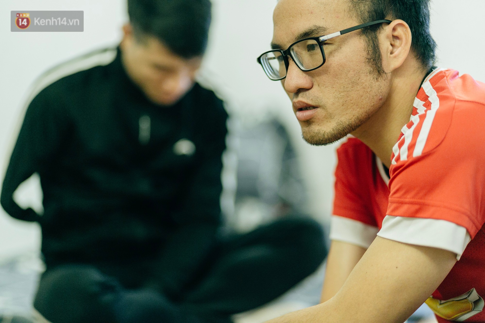 Anh shipper với 1.300 đơn hàng giao bằng một tay ở Hà Nội: Hôm nay mệt có thể ngủ một giấc, mai cố gắng tiếp!