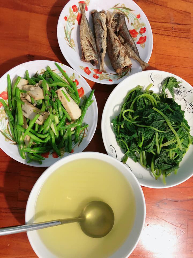 Chán tận cổ mâm cao cỗ đầy ngày Tết, nàng dâu cố ý làm mâm cơm thanh đạm giải ngán nhưng phải sốc nặng trước phản ứng của mẹ chồng Chán tận cổ mâm cao cỗ đầy ngày Tết, nàng dâu cố ý làm mâm cơm thanh đạm giải ngán nhưng phải sốc nặng trước phản ứng của mẹ chồng
