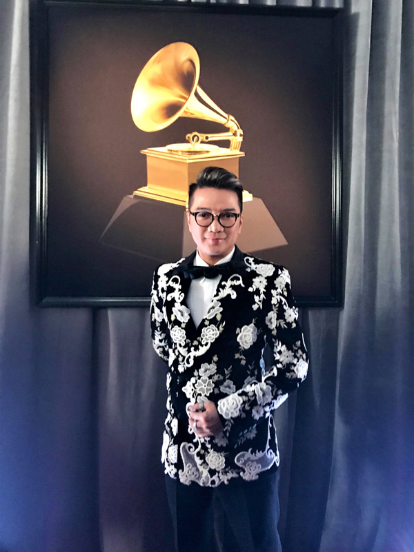 Mr Đàm lần đầu dự lễ trao giải Grammy ở Mỹ