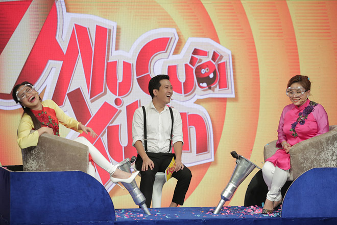 Trường Giang vừa lo lắng vừa cười ngất khi thấy người tình Hoài Linh