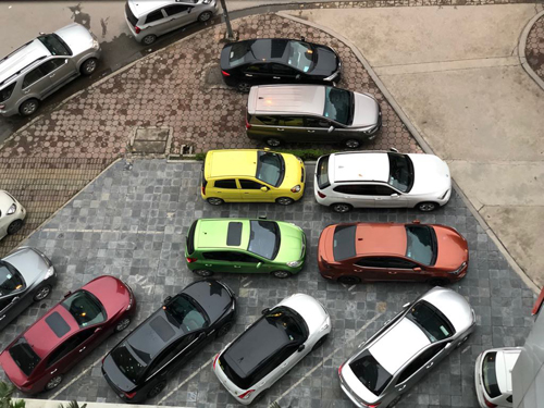 Người đi ôtô tốn tiền triệu gửi xe vài ngày Tết