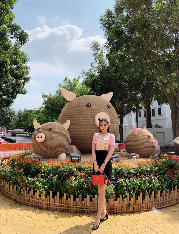 Ngân Anh mặc bikini khoe thân hình thắt đáy lưng ong