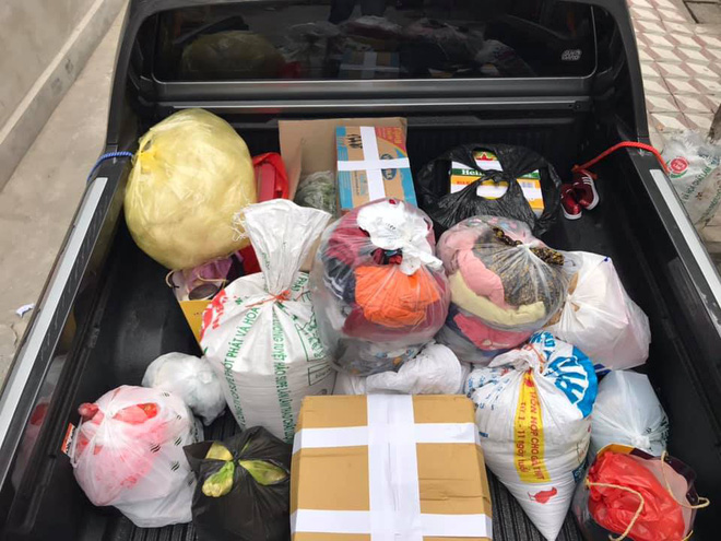 Hình ảnh chuyến xe chở cả quê hương quay lại Thủ đô sau kỉ nghỉ Tết Nguyên đán khiến nhiều người bật cười