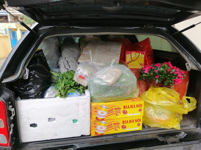 Hình ảnh chuyến xe chở cả quê hương quay lại Thủ đô sau kỉ nghỉ Tết Nguyên đán khiến nhiều người bật cười