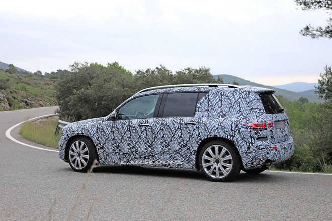 SUV Mercedes-Benz GLB 2020 dần lộ diện, cạnh tranh BMW X1, Audi Q3