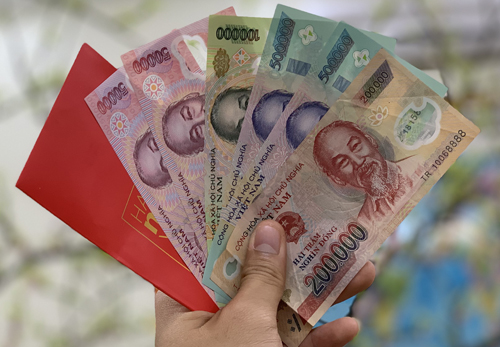 Dân văn phòng khoe lì xì tiền triệu ngày khai Xuân