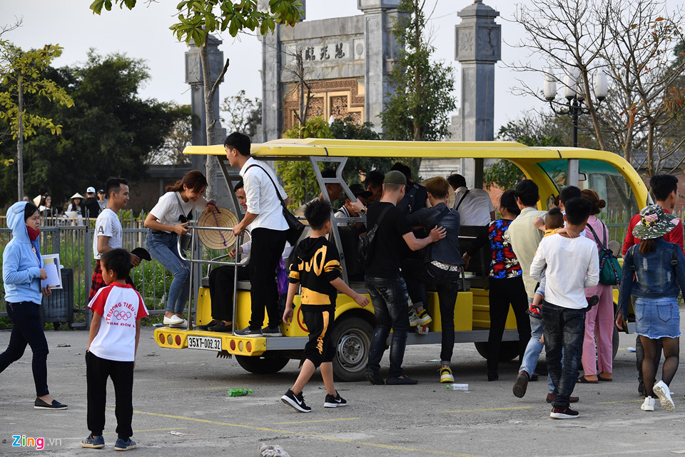 Cảnh chen lấn, ùn tắc khắp các điểm du lịch 9 ngày nghỉ Tết