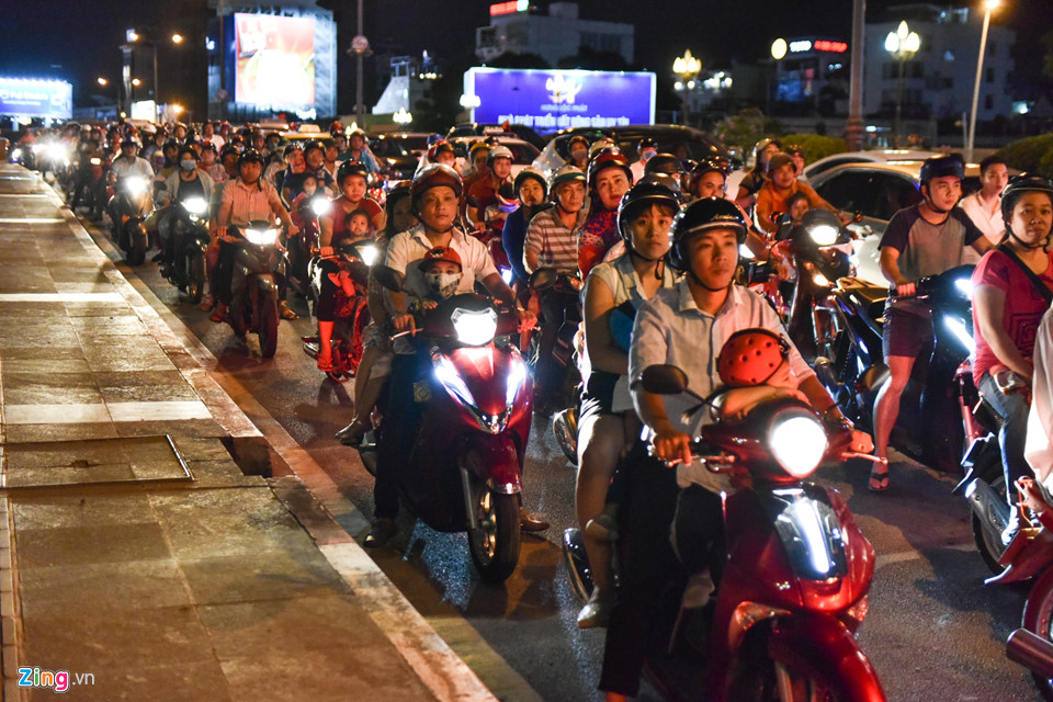 Cảnh chen lấn, ùn tắc khắp các điểm du lịch 9 ngày nghỉ Tết