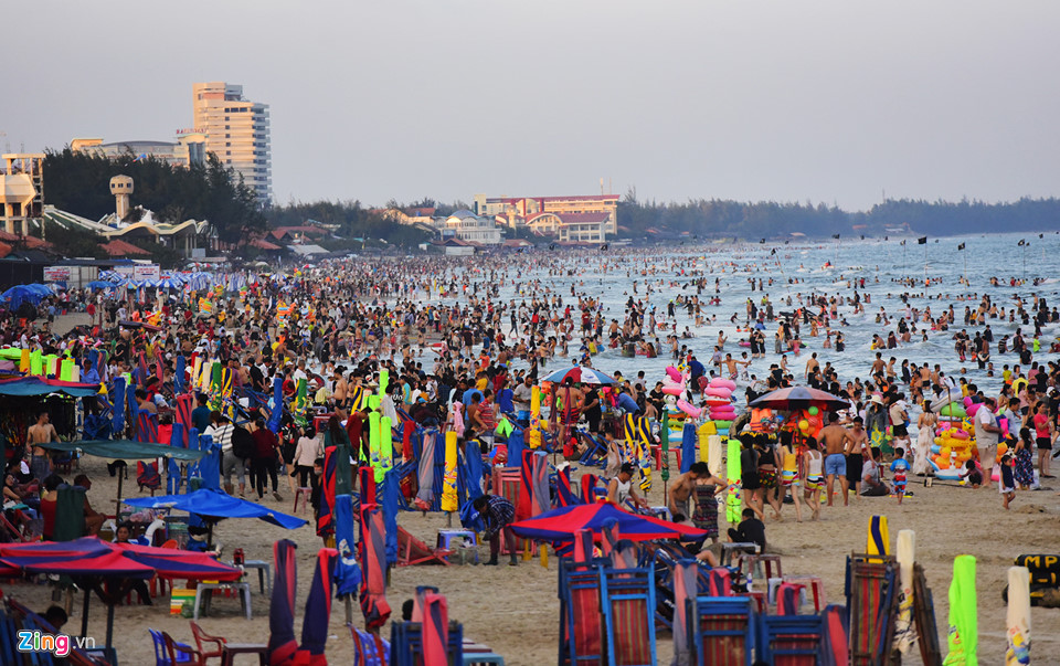 Cảnh chen lấn, ùn tắc khắp các điểm du lịch 9 ngày nghỉ Tết