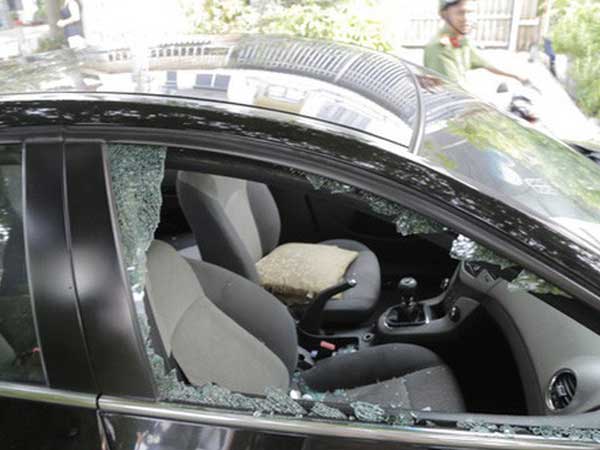 Thanh niên dùng dao khống chế 2 người phụ nữ rồi cướp ô tô ở Sài Gòn