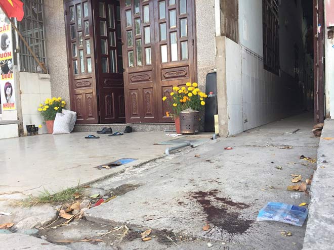 Bênh cha, con đâm chết hàng xóm