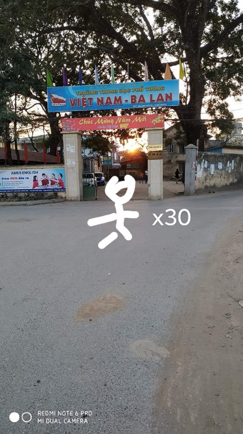 Loạt ảnh chứng minh thực tế phũ phàng: Kêu gào đi họp lớp không ai đi cũng chẳng đắng lòng bằng đi đông đủ nhưng mỗi người một điện thoại Loạt ảnh chứng minh thực tế phũ phàng: Kêu gào đi họp lớp không ai đi cũng chẳng đắng lòng bằng đi đông đủ nhưng mỗi người một điện thoại