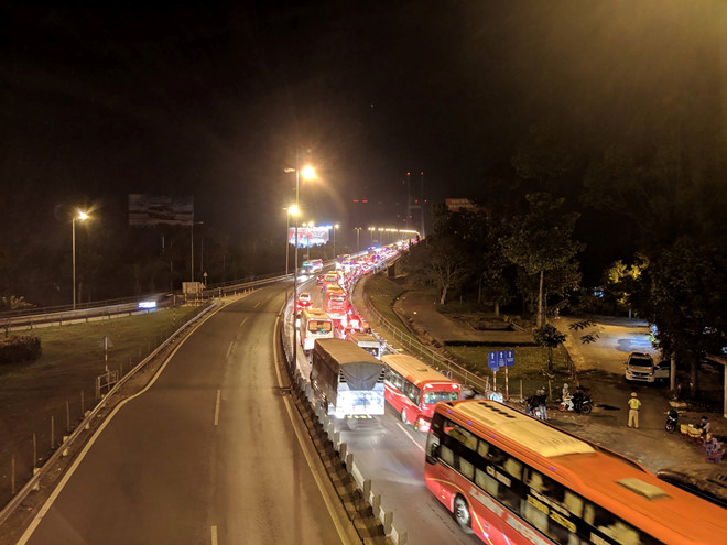 Dân mạng liên tục than vãn về tình cảnh kẹt xe từ miền Tây lên Sài Gòn