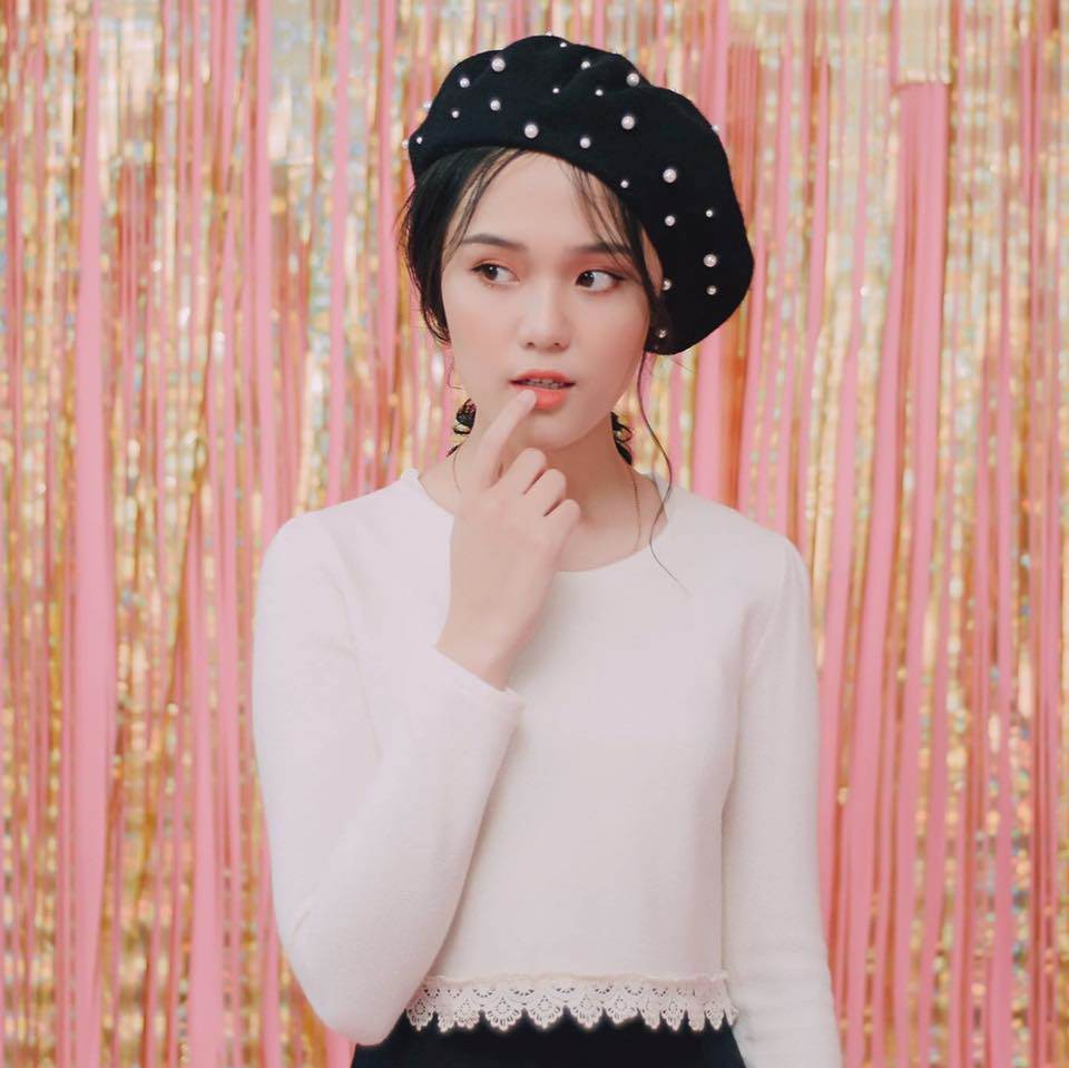 Đăng ảnh ăn vận lịch sự đi lễ chùa đầu năm vẫn bị antifan vô cớ chê mặt gãy, trán dô lại kém sang, bạn gái Duy Mạnh đáp trả cực sâu cay