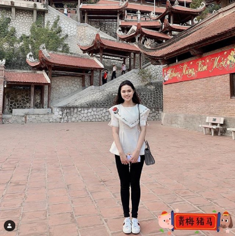 Đăng ảnh ăn vận lịch sự đi lễ chùa đầu năm vẫn bị antifan vô cớ chê mặt gãy, trán dô lại kém sang, bạn gái Duy Mạnh đáp trả cực sâu cay