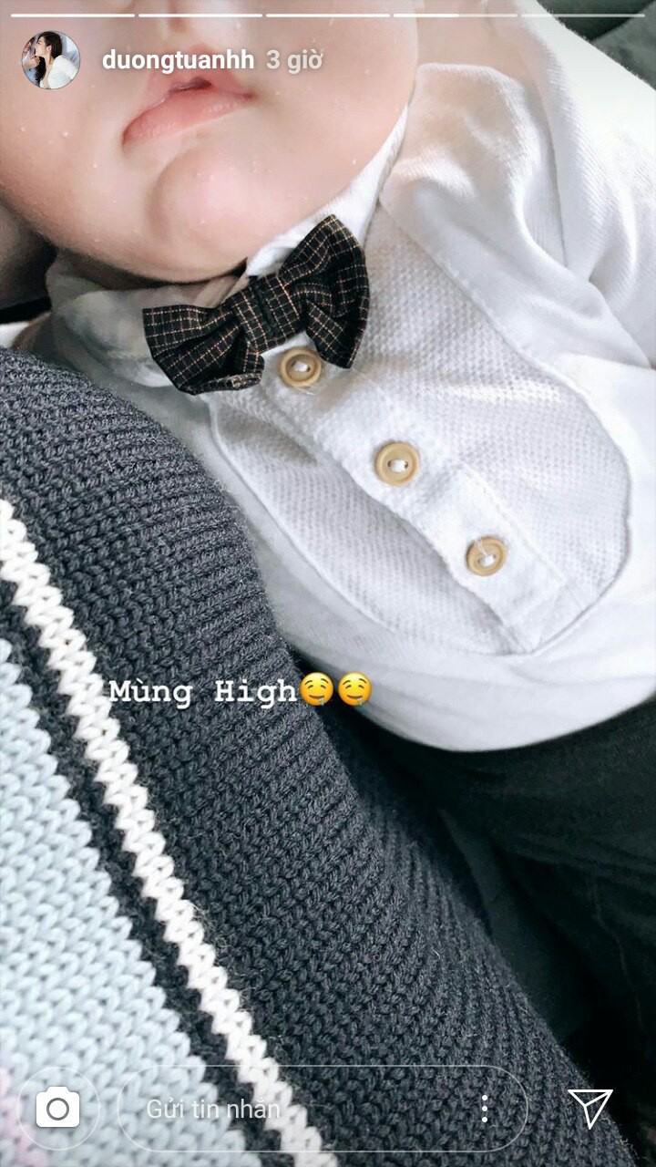 Sướng như Á hậu Tú Anh: Nàng dâu mới mà ngày Tết vẫn thảnh thơi đi chơi, tụ tập bạn bè nhậu nhẹt tới bến