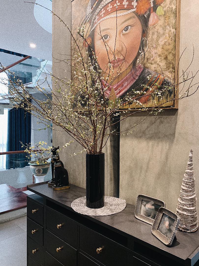 Sướng như Á hậu Tú Anh: Nàng dâu mới mà ngày Tết vẫn thảnh thơi đi chơi, tụ tập bạn bè nhậu nhẹt tới bến