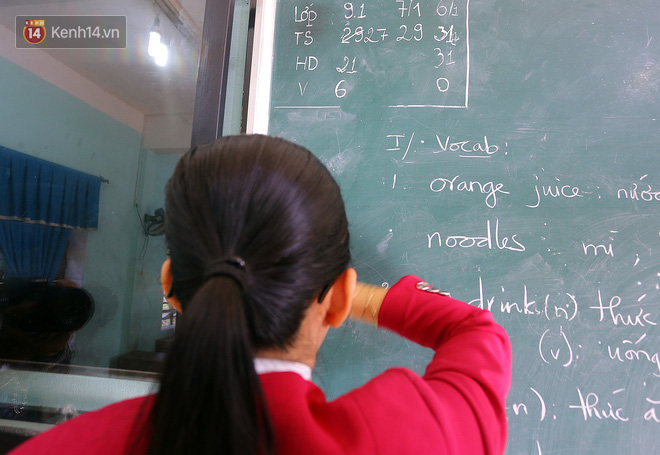 Buổi chào cờ đầu năm mới chìm trong nước mắt ở ngôi trường có 6 học sinh đuối nước thương tâm