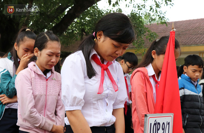 Buổi chào cờ đầu năm mới chìm trong nước mắt ở ngôi trường có 6 học sinh đuối nước thương tâm Buổi chào cờ đầu năm mới chìm trong nước mắt ở ngôi trường có 6 học sinh đuối nước thương tâm