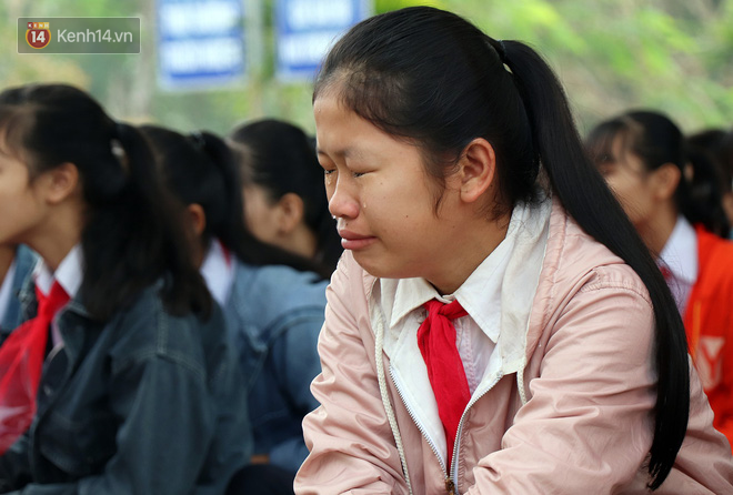 Buổi chào cờ đầu năm mới chìm trong nước mắt ở ngôi trường có 6 học sinh đuối nước thương tâm Buổi chào cờ đầu năm mới chìm trong nước mắt ở ngôi trường có 6 học sinh đuối nước thương tâm