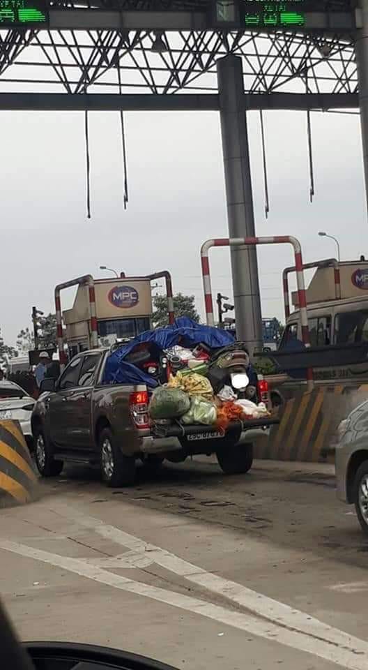 Trở về thành phố sau Tết, sinh viên hớn hở khoe tình yêu của gia đình qua núi thực phẩm vác theo