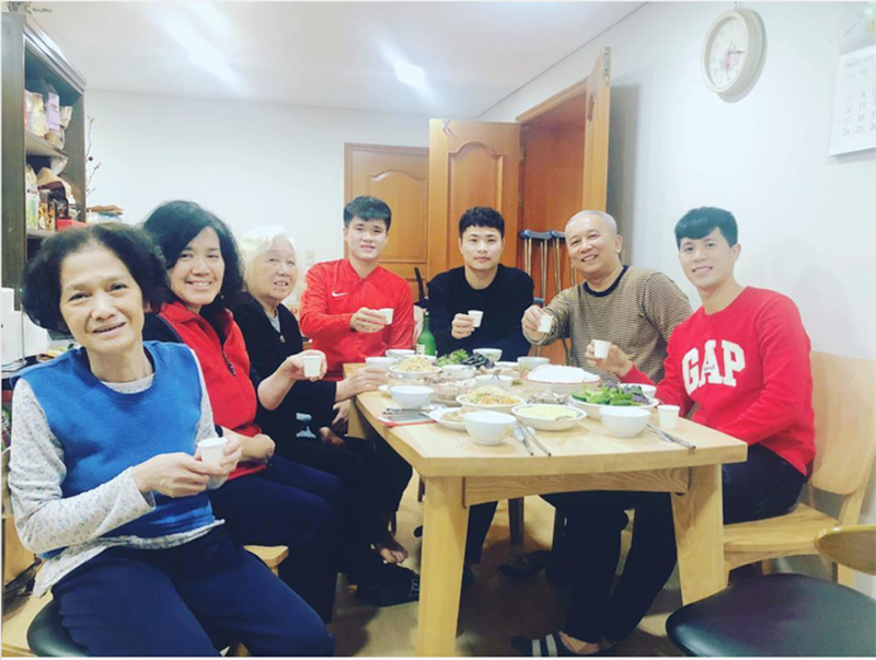 Đình Trọng nhớ cơm mẹ nấu, nhớ những người bạn Việt Nam da diết Đình Trọng nhớ cơm mẹ nấu, nhớ những người bạn Việt Nam da diết