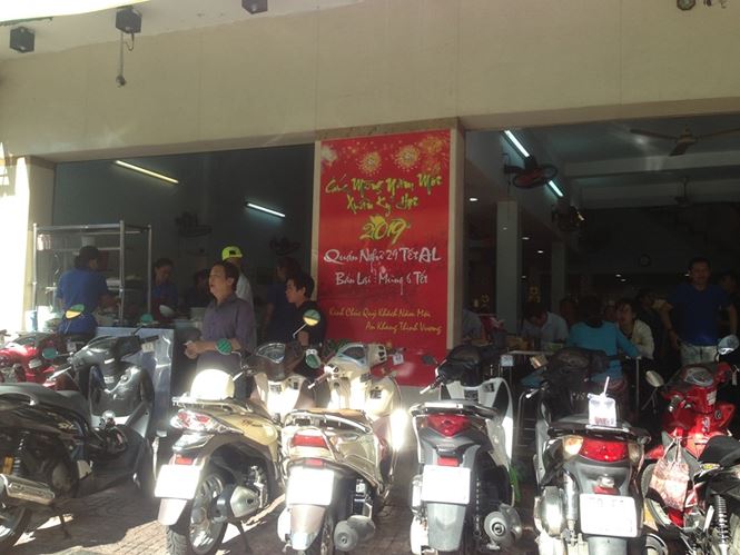 Sau tết, dân công sở mỏi mắt tìm quán ăn trưa