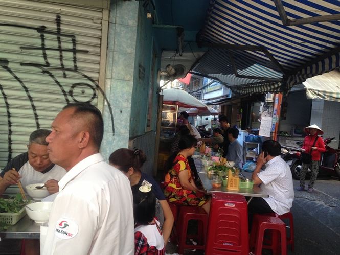 Sau tết, dân công sở mỏi mắt tìm quán ăn trưa