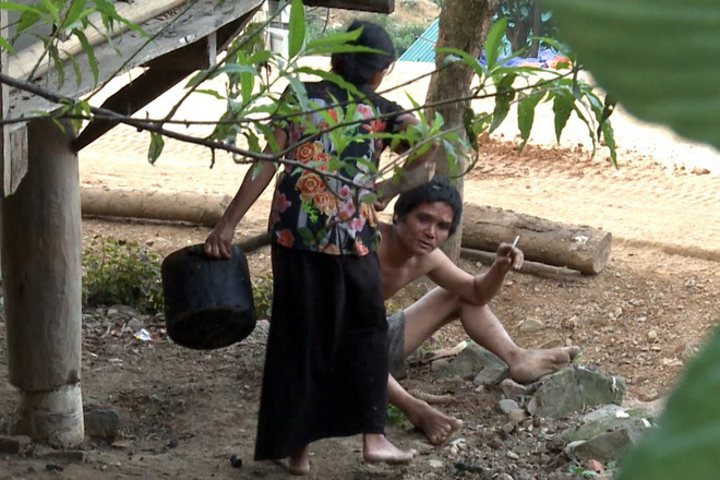 Kỳ lạ bản nát - Nơi đàn ông uống rượu thay cơm, say sưa tối ngày Kỳ lạ bản nát - Nơi đàn ông uống rượu thay cơm, say sưa tối ngày