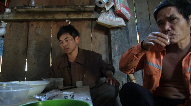 Kỳ lạ bản nát - Nơi đàn ông uống rượu thay cơm, say sưa tối ngày Kỳ lạ bản nát - Nơi đàn ông uống rượu thay cơm, say sưa tối ngày