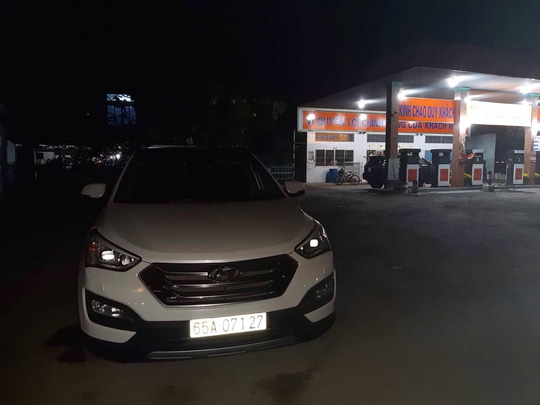 Dừng xe đi vệ sinh, phó giám đốc bệnh viện bị cướp hơn 100 triệu đồng