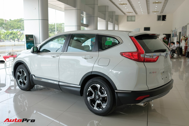 Honda CR-V hết bia kèm lạc, nhiều đại lý tồn kho cả chục xe để xả hàng sau Tết Honda CR-V hết bia kèm lạc, nhiều đại lý tồn kho cả chục xe để xả hàng sau Tết
