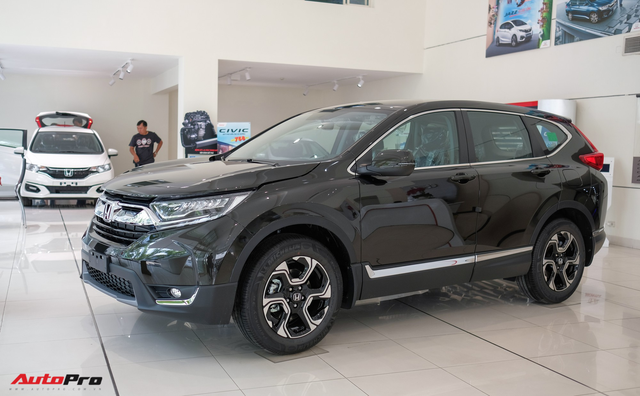 Honda CR-V hết bia kèm lạc, nhiều đại lý tồn kho cả chục xe để xả hàng sau Tết