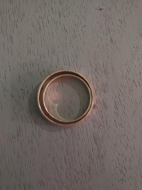 Vừa bỏ vợ, anh chồng nhanh nhảu lên mạng rao bán đôi nhẫn liền nhận được lời trêu chọc của dân mạng