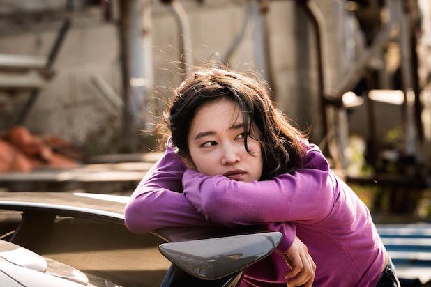 Cô bạn thân của chồng sang chúc Tết từ sáng sớm, tôi giật thót mình khi nghe thấy âm mưu của ả với mẹ chồng