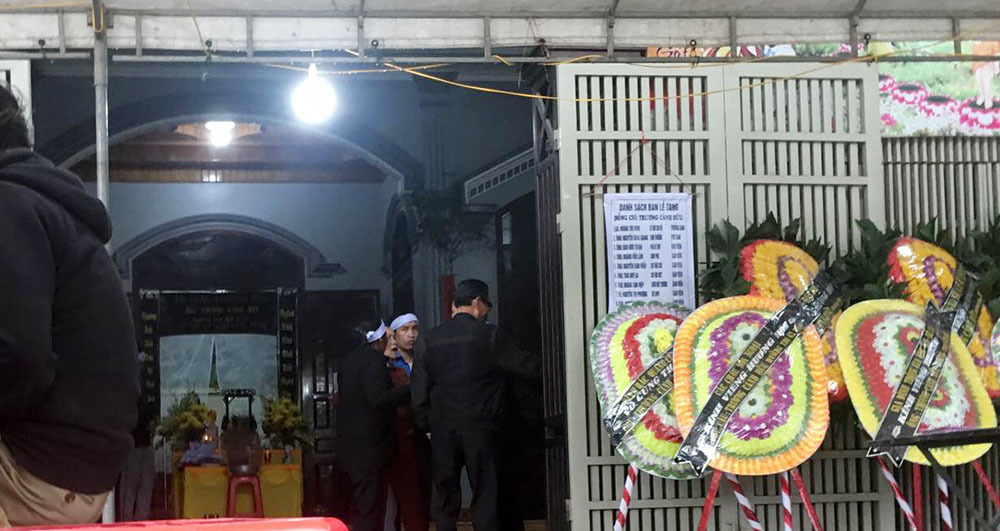 Phó phòng ngân hàng đâm chết bố đẻ: Em gái bị chém đã bị sảy thai