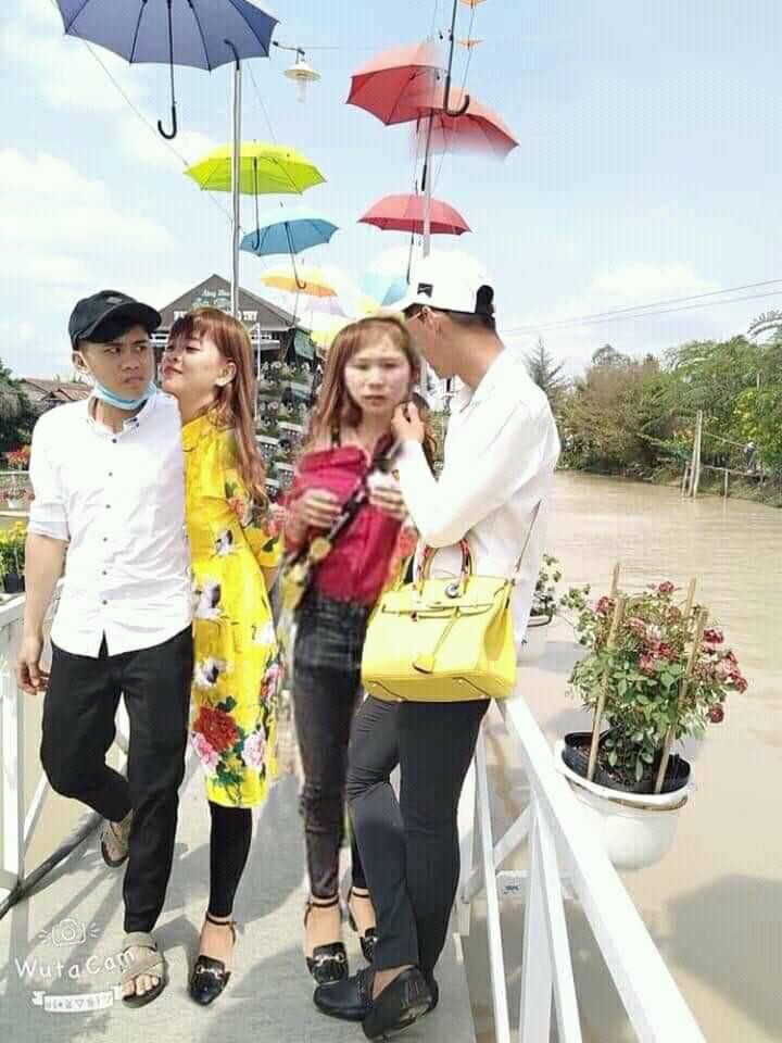 Nhờ dân mạng xóa hộ thánh lườm trong ảnh chụp với bạn gái, thanh niên nhận cái kết đắng ngắt như mọi khi