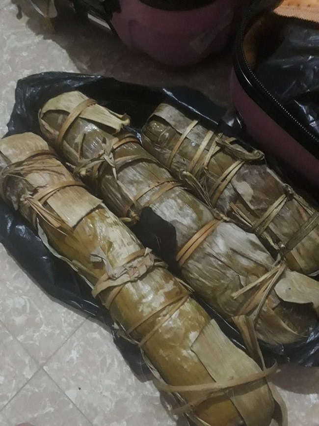 Những chuyến xe thồ rau củ lợn gà, chở cả nhà quê bố mẹ gói ghém cho con mang lên thành phố gây xúc động