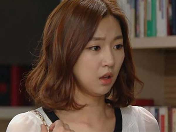 Cháu ốm bà ngoại thì sốt sắng, bà nội gọi điện hỏi mỗi câu thế có được nhiều tiền mừng tuổi không?