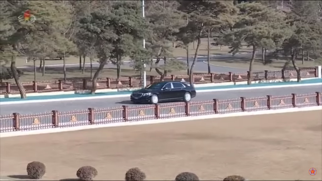 Ông Kim Jong Un vừa tậu Mercedes-Maybach S600 limo chống đạn mới nhất