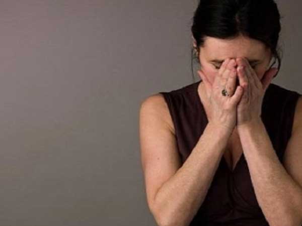 Tôi bất mãn khi phải phục vụ cô chú nhà chồng mỗi dịp giỗ chạp