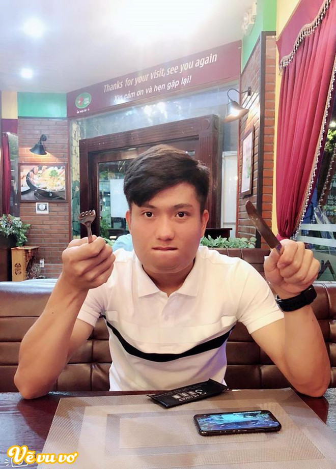 Loạt ảnh chế trai đẹp tuyển Việt Nam phát tướng, mặt tròn như cái mâm, còn có cả nọng cằm khiến dân mạng phì cười Loạt ảnh chế trai đẹp tuyển Việt Nam phát tướng, mặt tròn như cái mâm, còn có cả nọng cằm khiến dân mạng phì cười