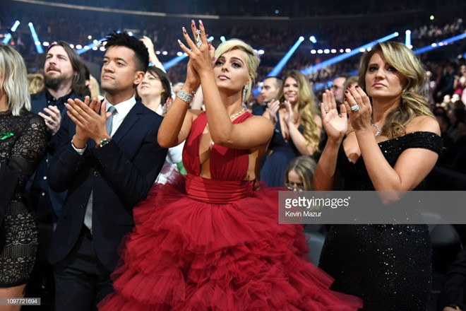 Nghệ sĩ và khán giả tiếp tục công kích lẫn nhau hậu Grammy