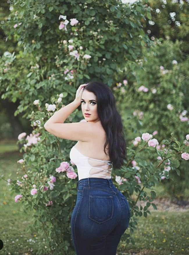 2 thần Vệ Nữ béo đã quá đẹp còn khéo mặc táo bạo hễ ai nhìn là khó chớp mắt