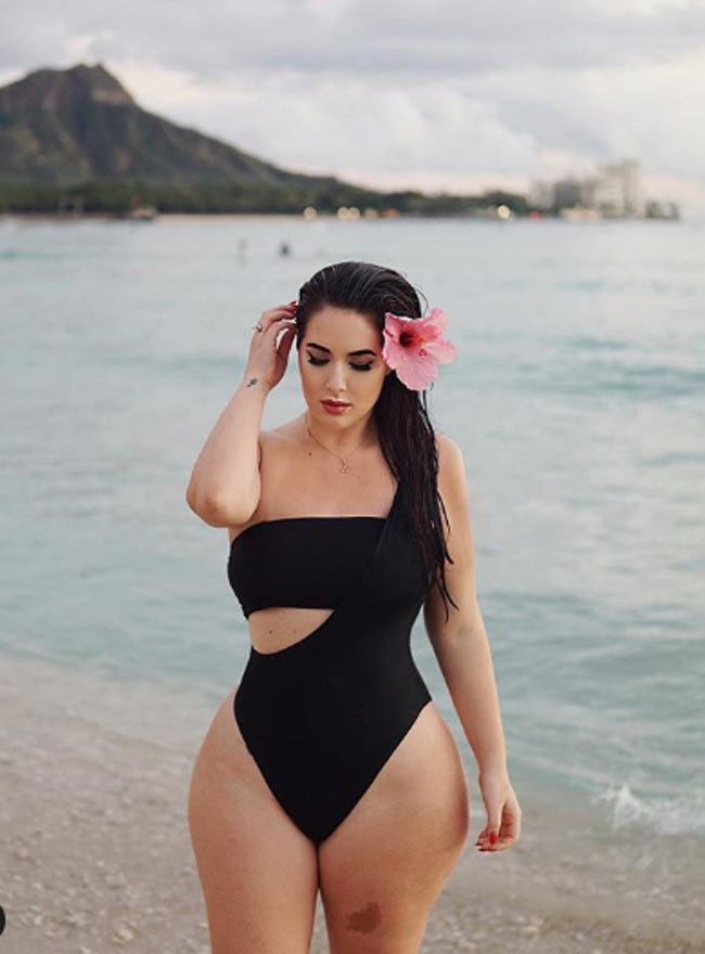 2 thần Vệ Nữ béo đã quá đẹp còn khéo mặc táo bạo hễ ai nhìn là khó chớp mắt