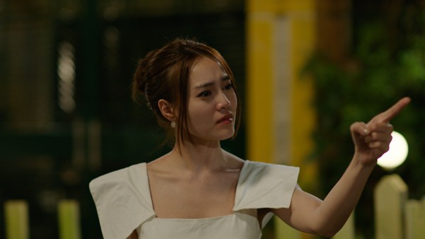 Phim trăm tỷ mùa Tết - Cua lại vợ bầu và Siêu sao siêu ngố có thực sự là tuyệt phẩm của điện ảnh Việt?